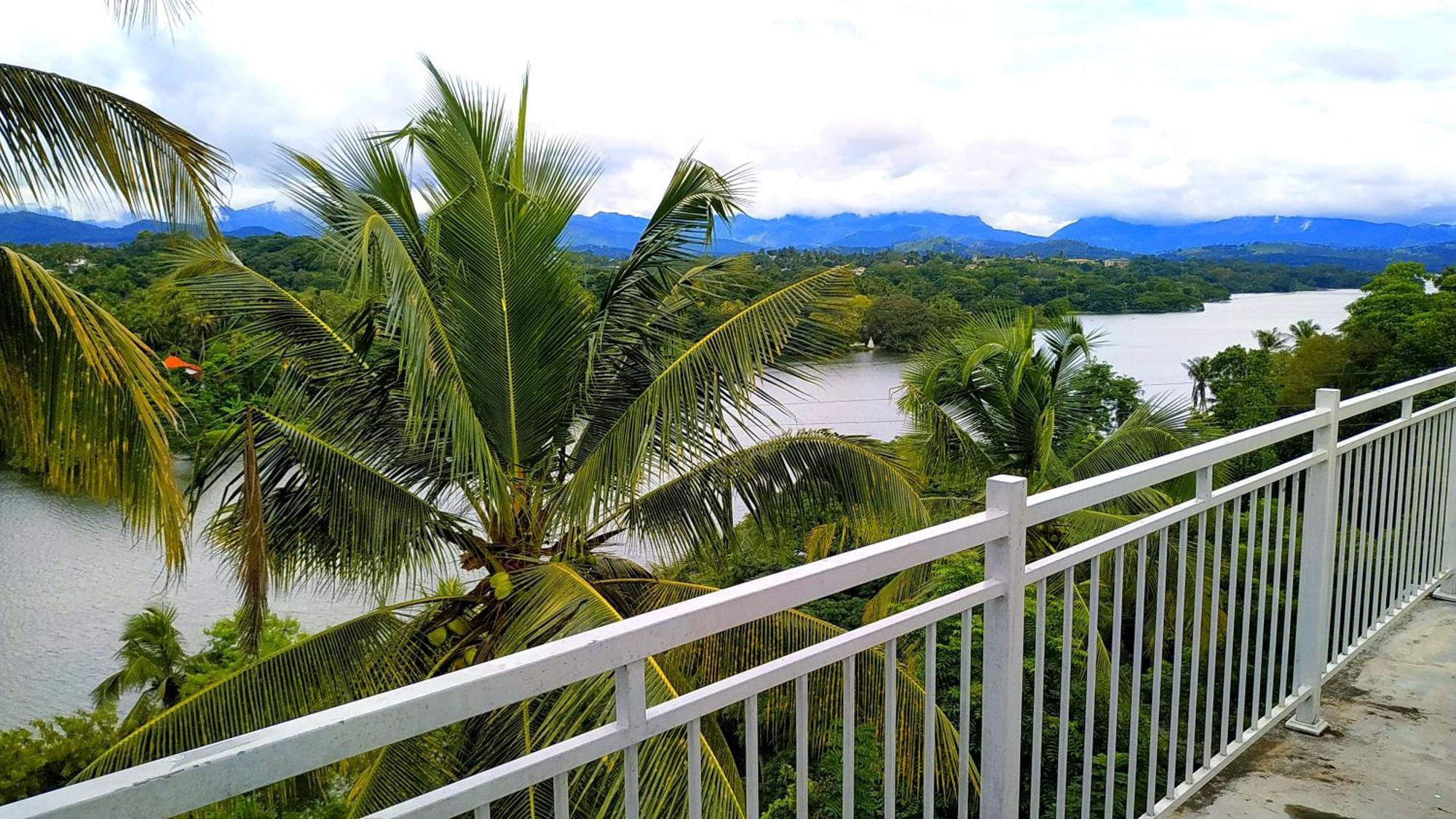 Mahaweli View Inn Kandy Ngoại thất bức ảnh
