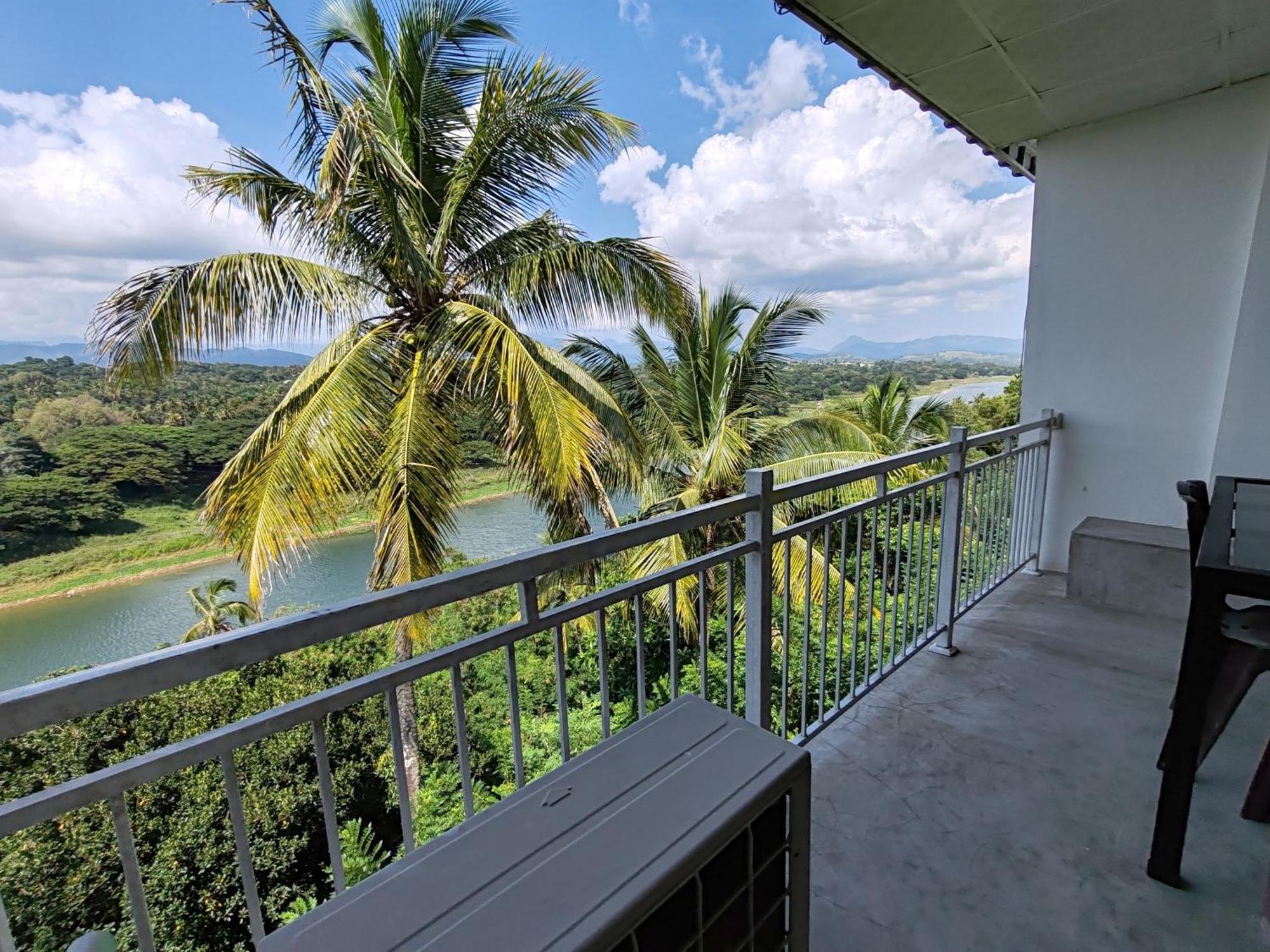 Mahaweli View Inn Kandy Ngoại thất bức ảnh