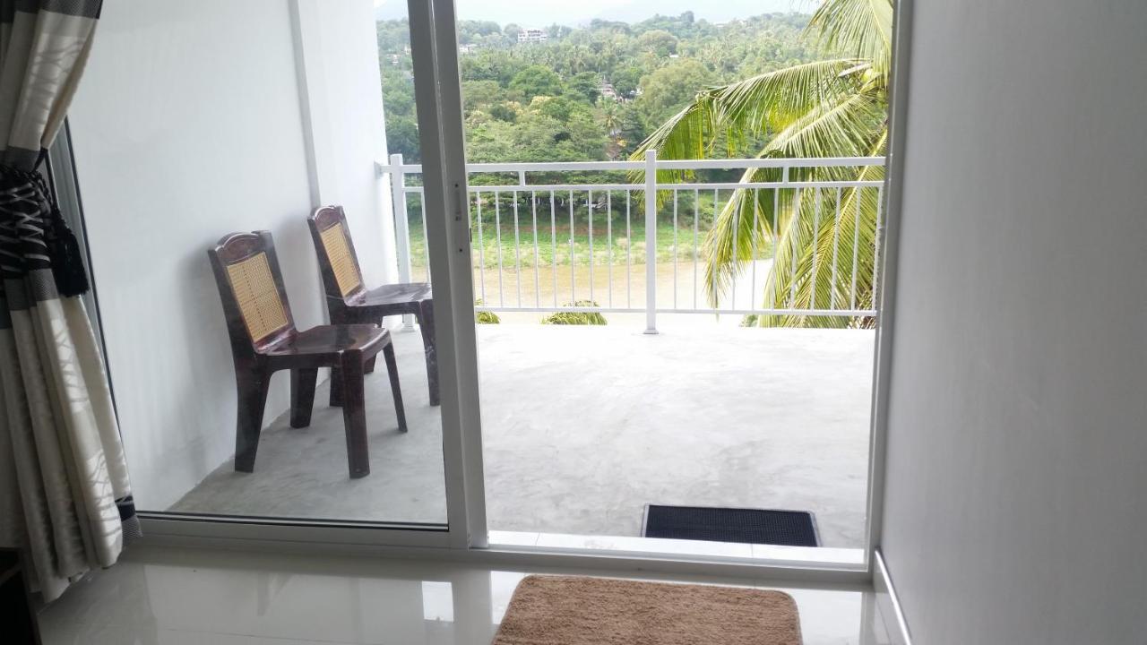 Mahaweli View Inn Kandy Ngoại thất bức ảnh
