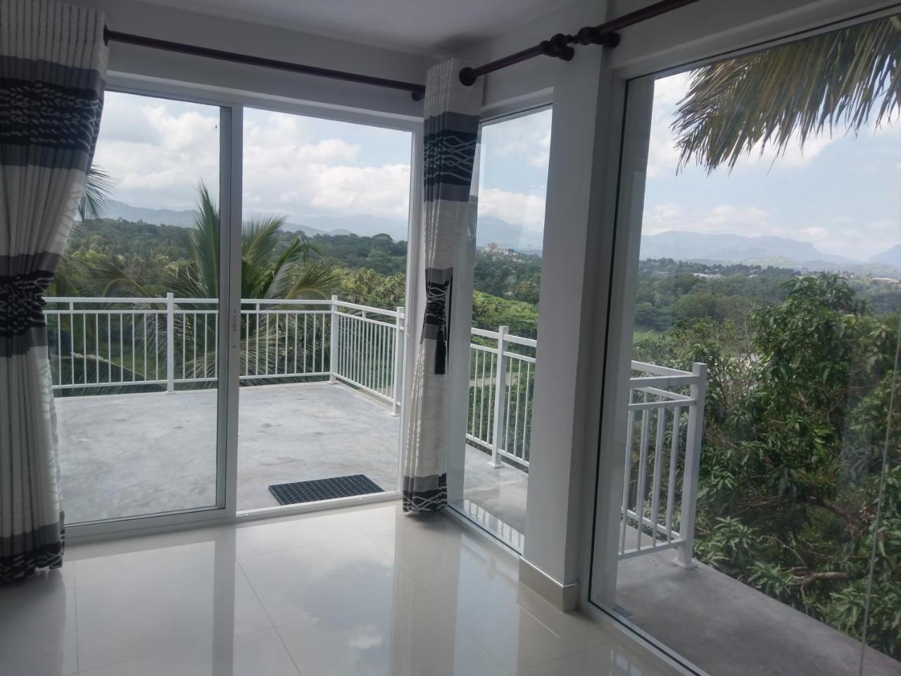 Mahaweli View Inn Kandy Ngoại thất bức ảnh