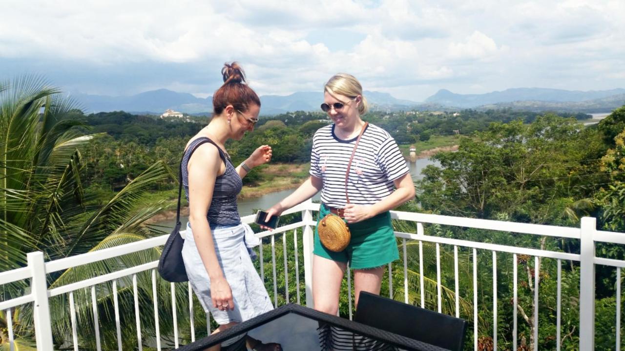 Mahaweli View Inn Kandy Ngoại thất bức ảnh