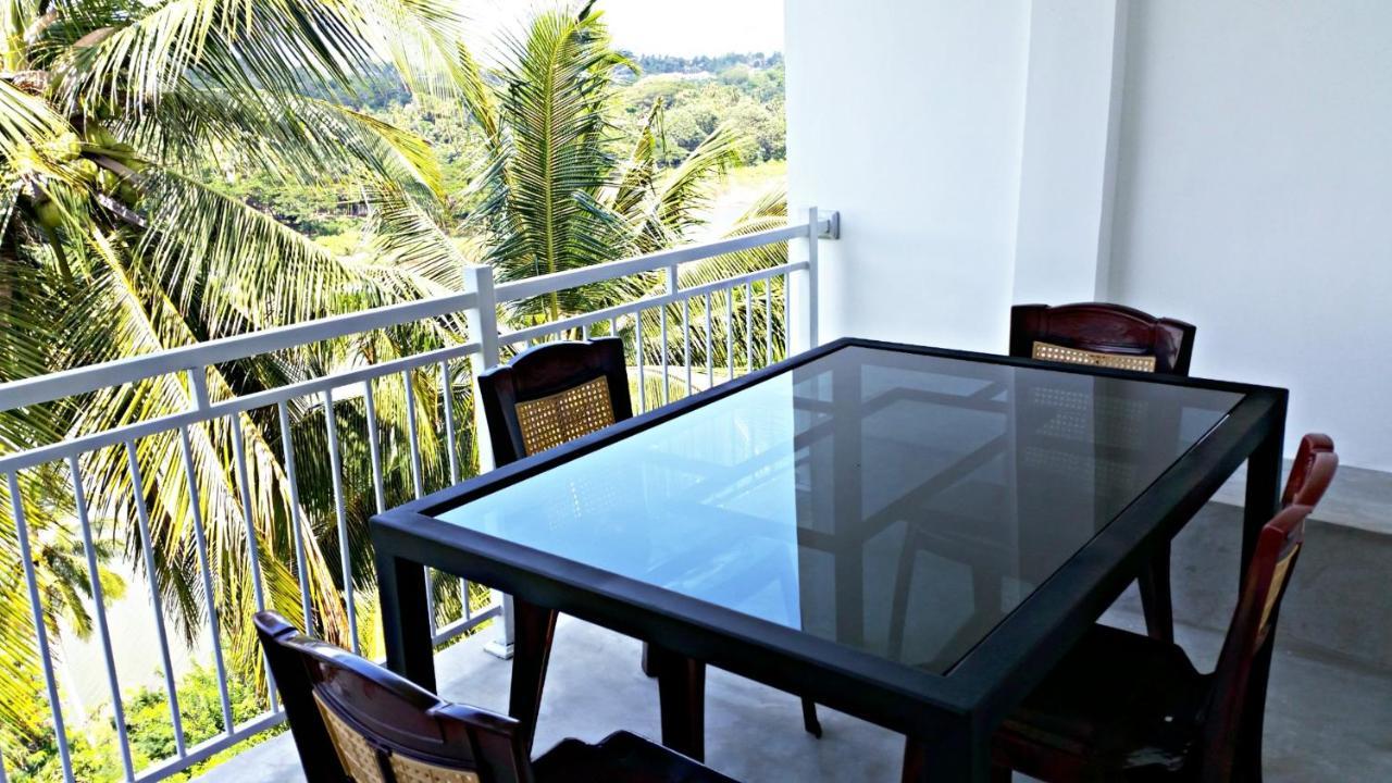 Mahaweli View Inn Kandy Ngoại thất bức ảnh