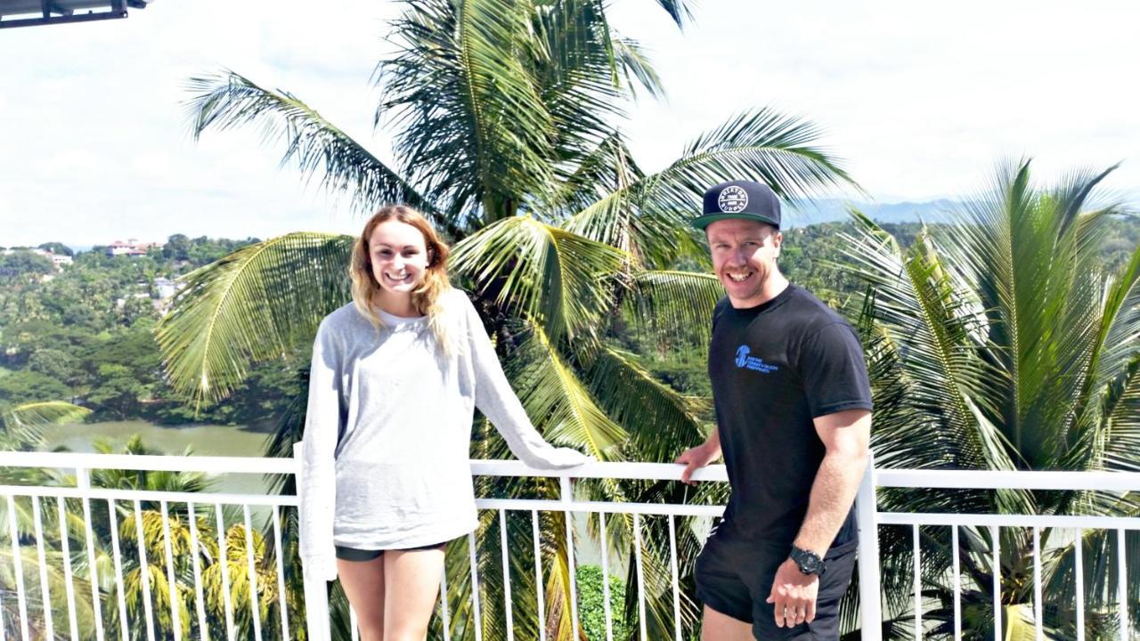 Mahaweli View Inn Kandy Ngoại thất bức ảnh