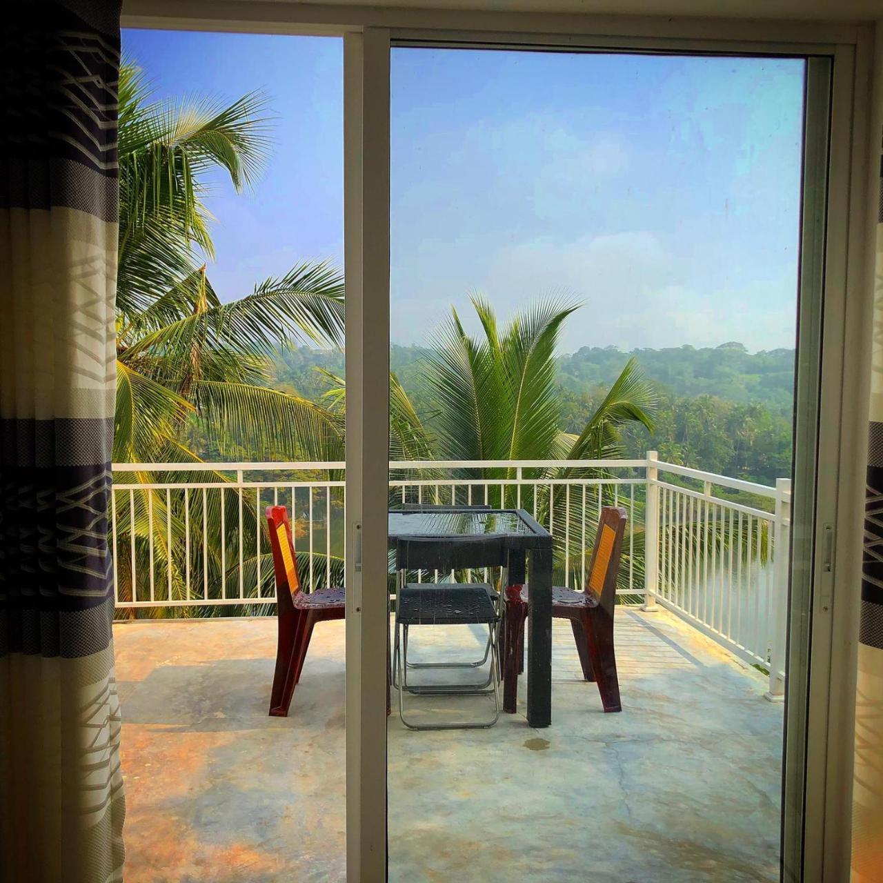Mahaweli View Inn Kandy Ngoại thất bức ảnh