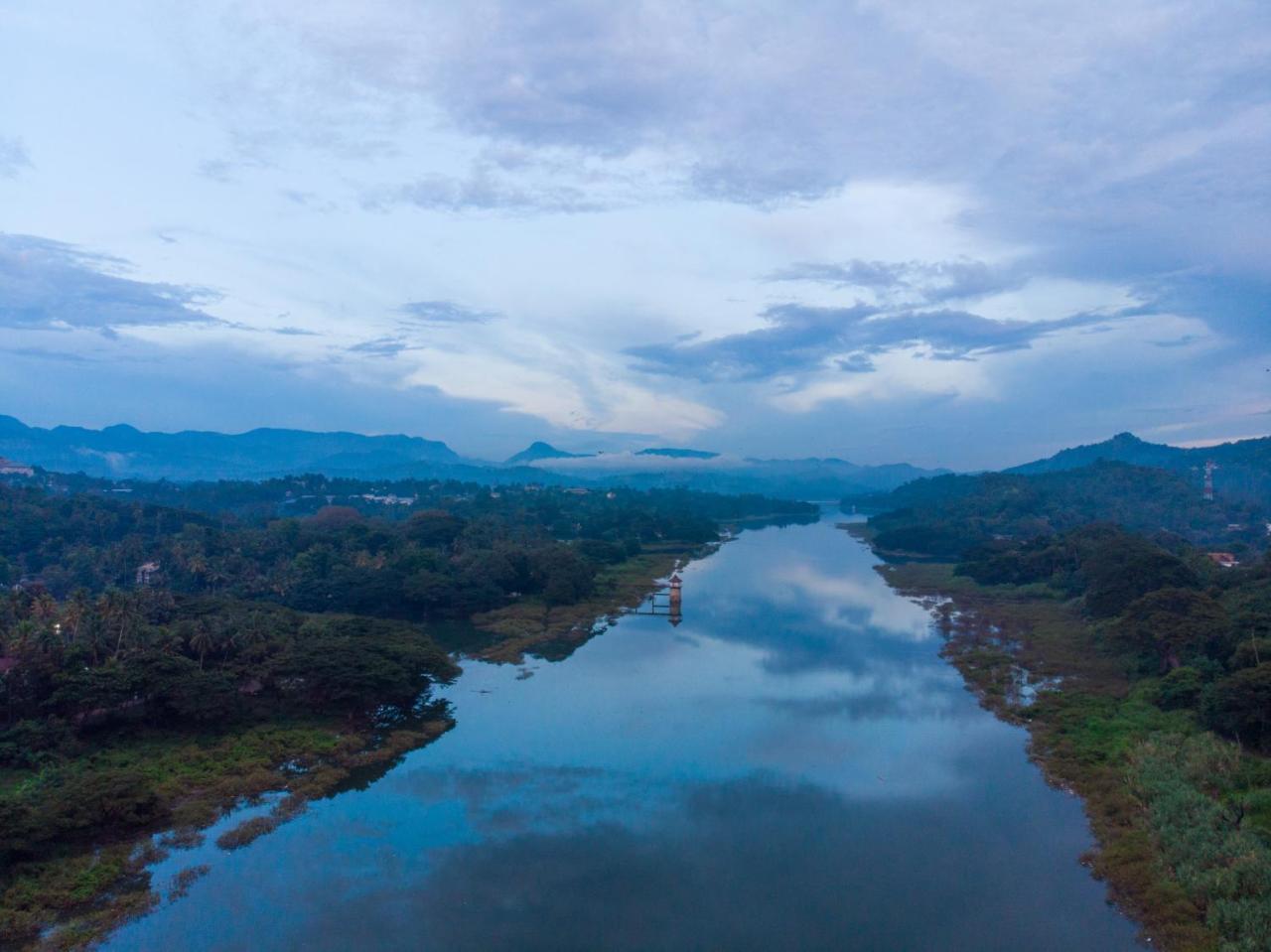 Mahaweli View Inn Kandy Ngoại thất bức ảnh